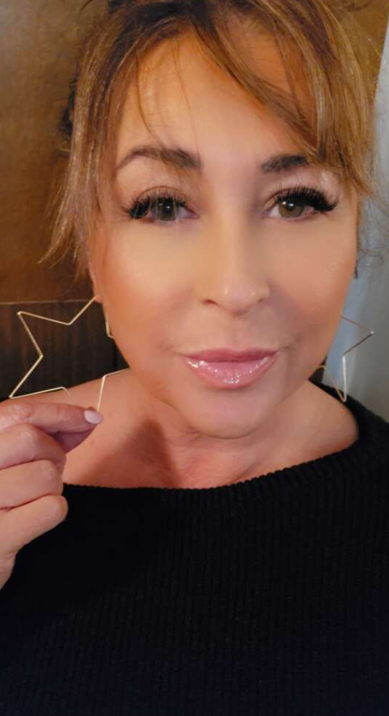 Women’s Hollow Five-Pointed Star Earrings Gold